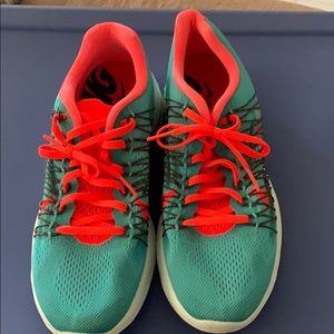 NWOT Nike flywire womens shoes size 9.5